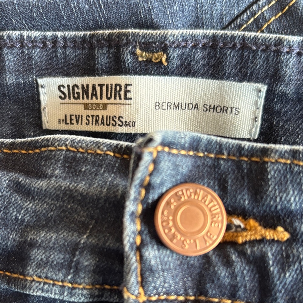 Signature Levi's High Waist Blue‎ Jean Cuffed Bermuda Shorts Size 20 - Picture 3 of 4